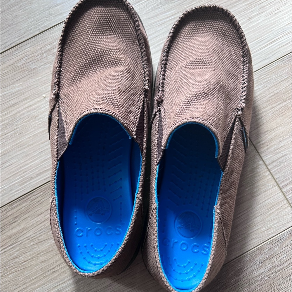 Brand new without tags Boy Crocs loafers/ boat shoes size 6 brown